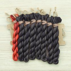 НМул-МГ76-1-2282 Набор ниток OwlForest для схемы «Квакерская буквица» (ПНК)